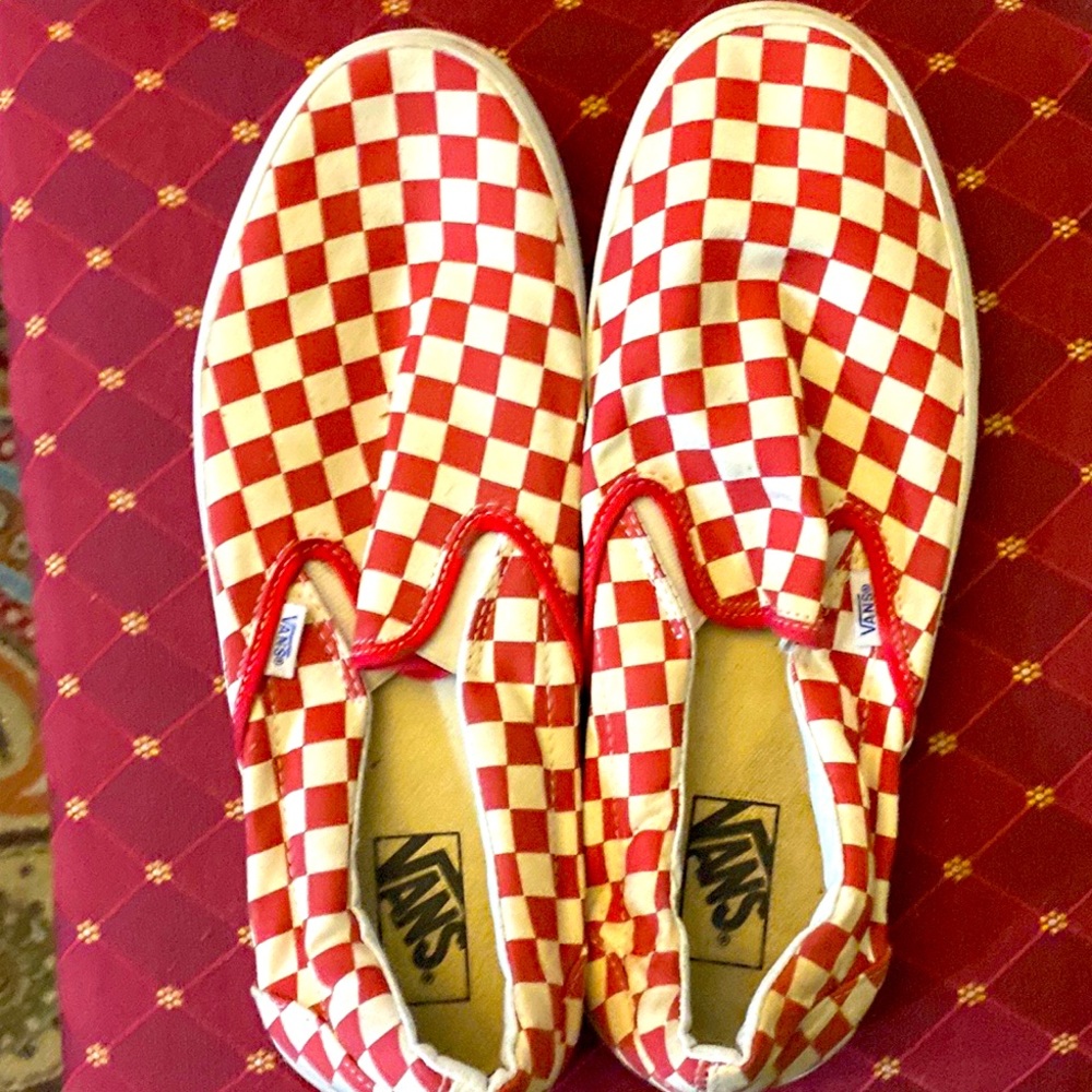 Men’s checkered, red and white vans slip Ons size 12